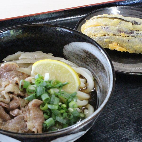 肉ぶっかけうどん+天ぷら1個のセット